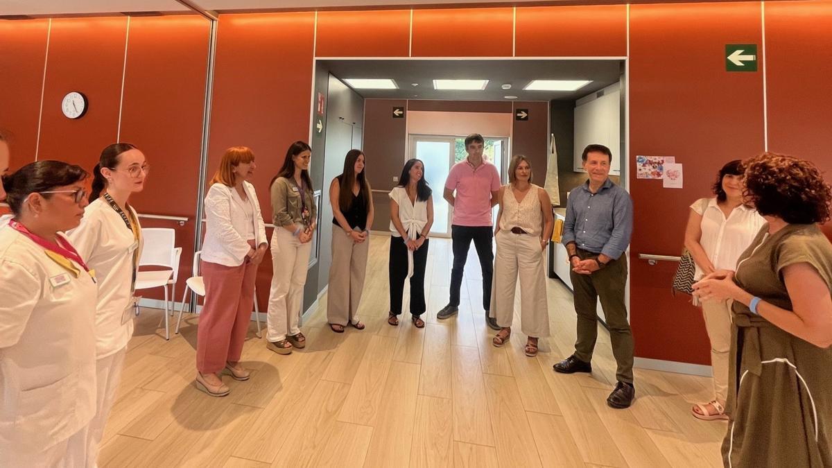 La diputada de Acción Social y el alcalde de basauri han estado en la inauguración oficial del centro etxeTIC de Basauri