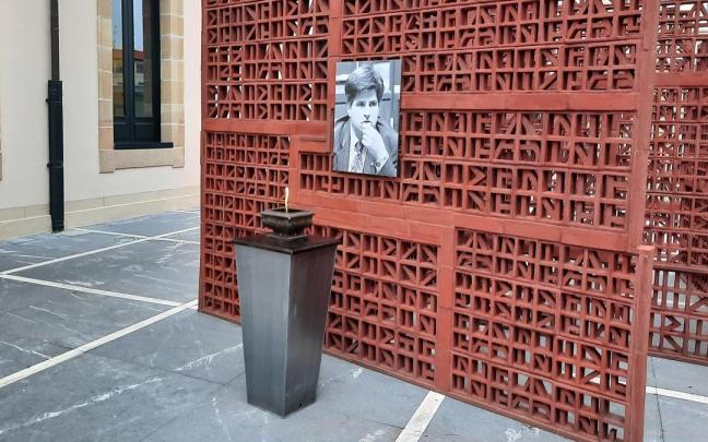 El pleno guardó un minuto de silencio en memoria de Gregorio Ordóñez, asesinado por ETA.