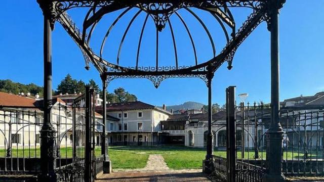 Parkea Kultura Topagune recupera la antigua entrada al Palacio Lamuza por su patio-jardín