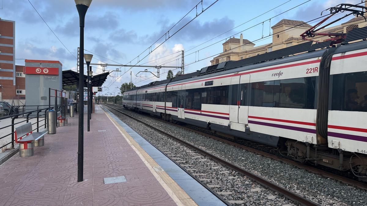 Tren de la línea C-1 de Cercanías de Renfe