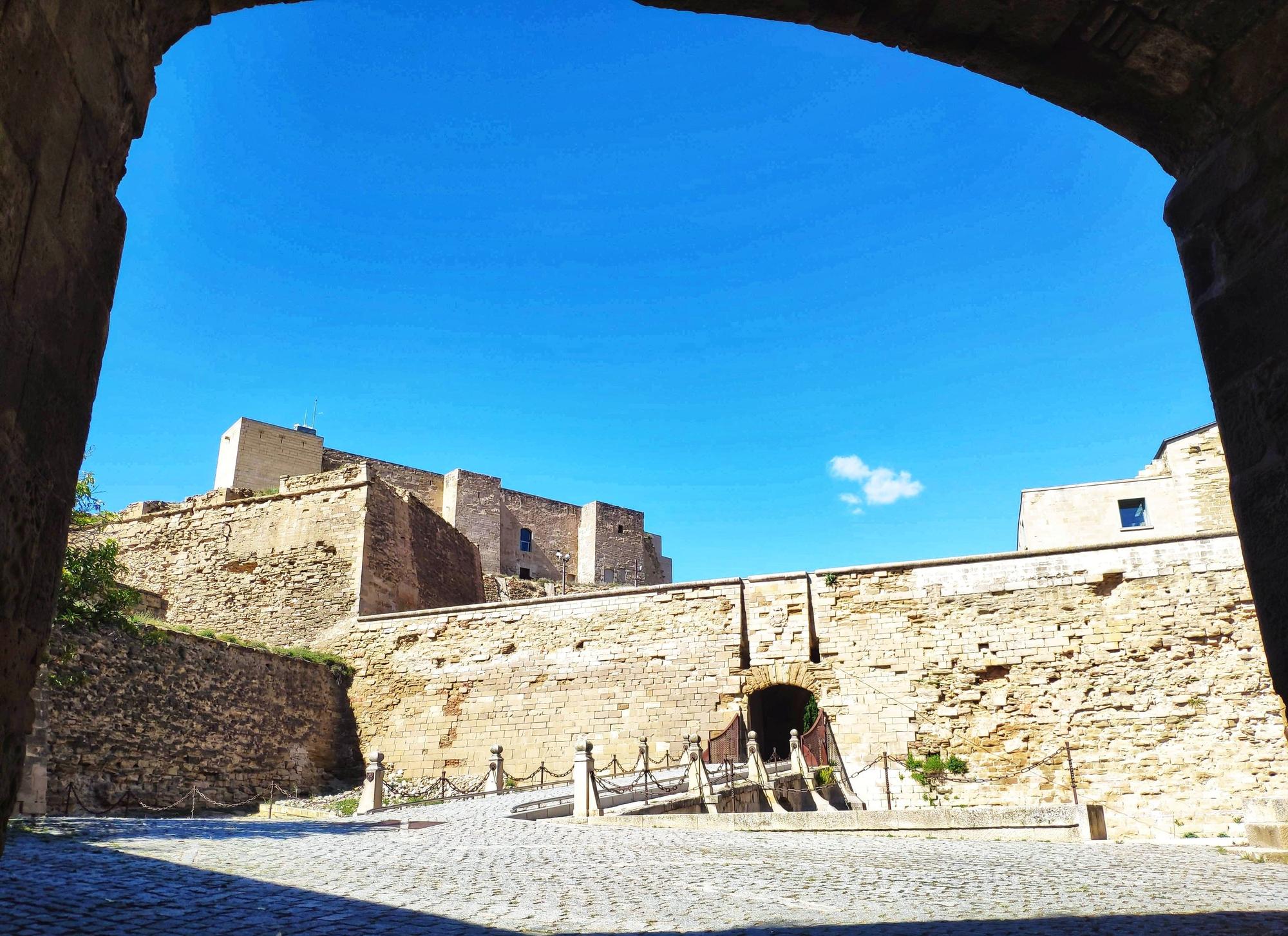 Castillo de la Suda, cercano a Seu Vella.