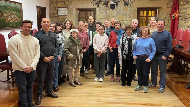 Representantes del Ayuntamiento de Zarautz y de ONGs en la presentación de los proyectos.