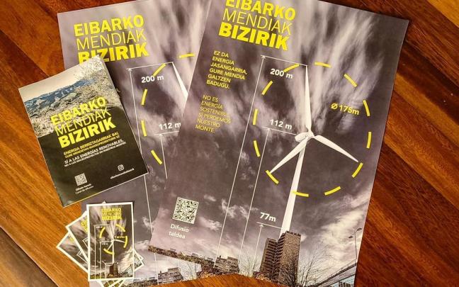 Carteles y folletos explicativos del proyecto de parque eólico de Basalgo editados por la plataforma ciudadana recién creada en Eibar.