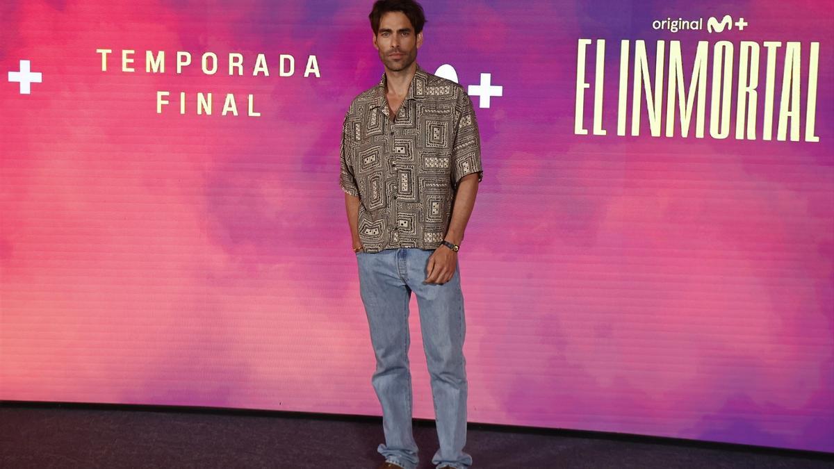 Jon Kortajarena posa en el photocall final de la serie 'El inmortal' de Movistar Plus