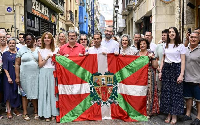 Homenaje a la ikurriña celebrado por el PNV hoy en Bilbao.