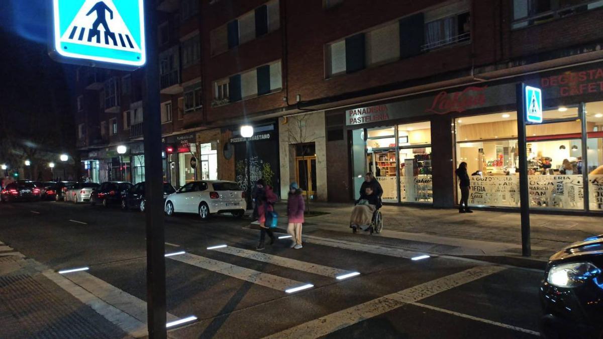 Paso de cebra de la calle Cofradía de Arriaga. Paso de cebra de la calle Cofradía de Arriaga. Foto: Diario de Noticias de Álava