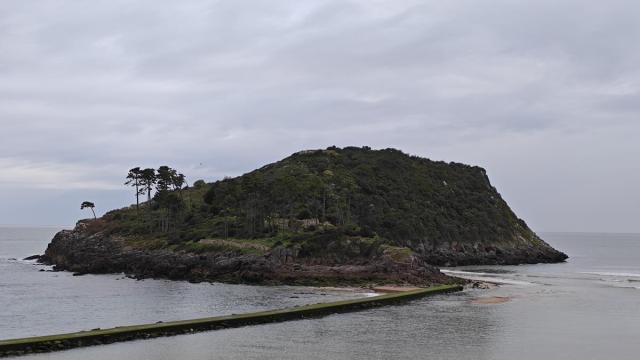 El acceso es responsabilidad del Gobierno Vasco mientras que la isla es municipal