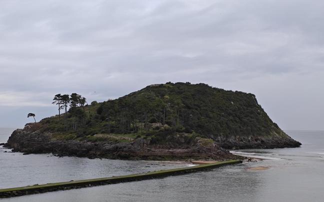 El acceso es responsabilidad del Gobierno Vasco mientras que la isla es municipal