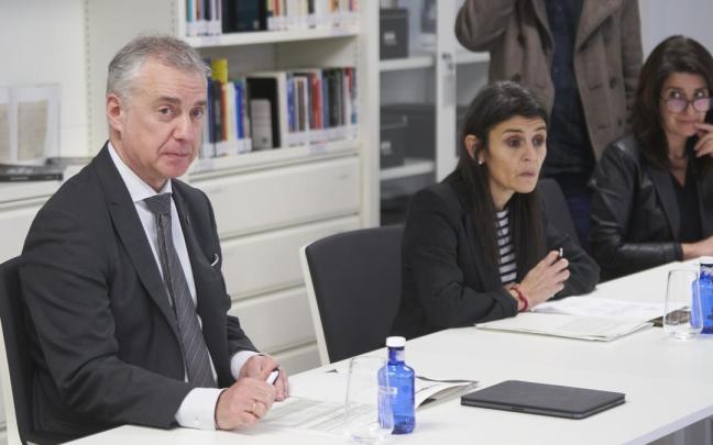 Iñigo Urkullu, Nerea Melgosa y Aintzane Ezenarro, ayer en la reunión de Gogora.