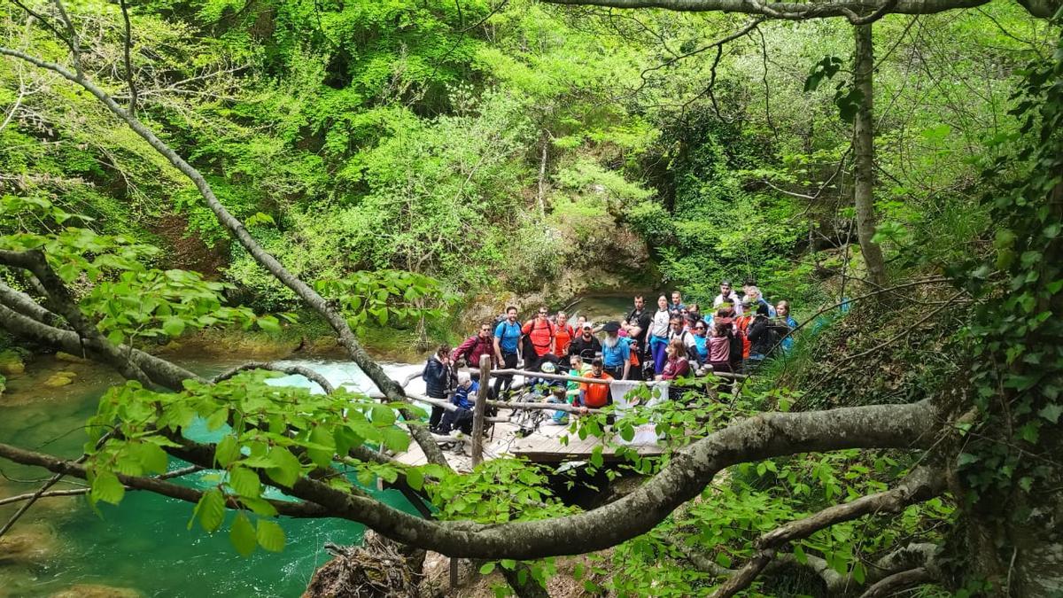 En la primera poza del Urederra