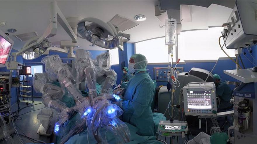 Imagen de archivo de intervenciones quirúrgicas realizadas mediante robótica