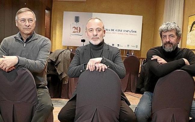 El productor José Antonio Félez, el actor Javier Gutiérrez y el realizador de ‘Modelo 77’, Alberto Gutiérrez.