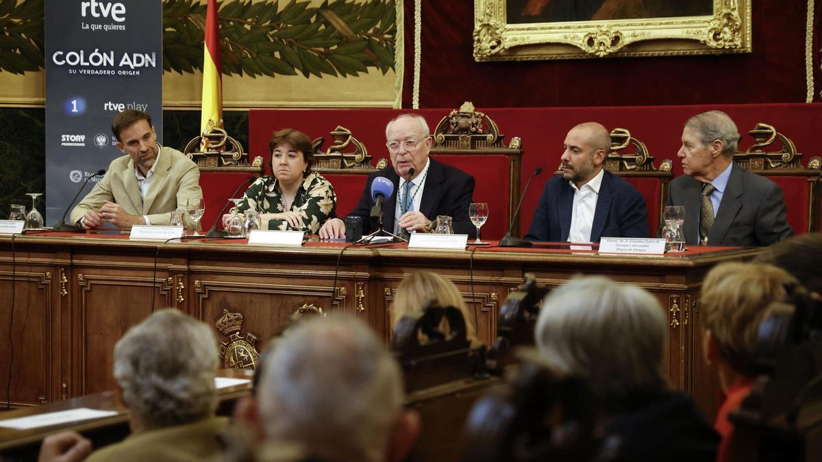 Presentación del documental ‘Colón ADN. Su verdadero origen' en la Real Academia Nacional de Medicina.