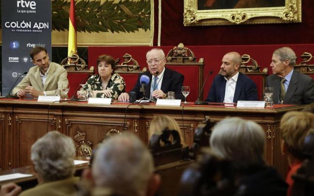 Presentación del documental ‘Colón ADN. Su verdadero origen' en la Real Academia Nacional de Medicina. / EFE Presentación del documental ‘Colón ADN. Su verdadero origen' en la Real Academia Nacional de Medicina.