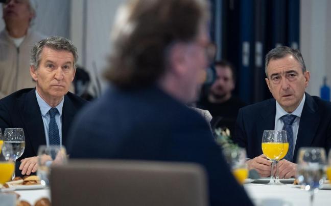 El presidente del PP, Alberto Núñez Feijóo, y el presidente del EBB del PNV, Aitor Esteban.