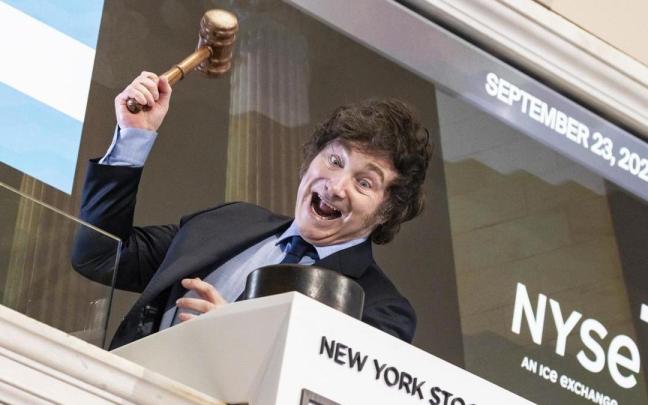 Javier Milei protagoniza el toque de campana en Wall Street. / EFE Javier Milei protagoniza el toque de campana en Wall Street.