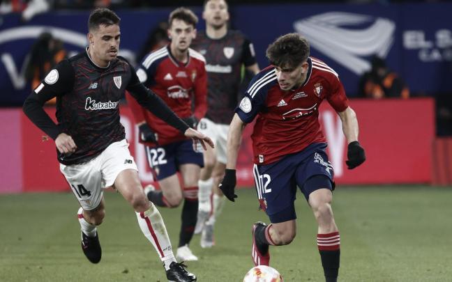 Dani García trata de quitarle el balón a Abde. Dani García trata de quitarle el balón a Abde.