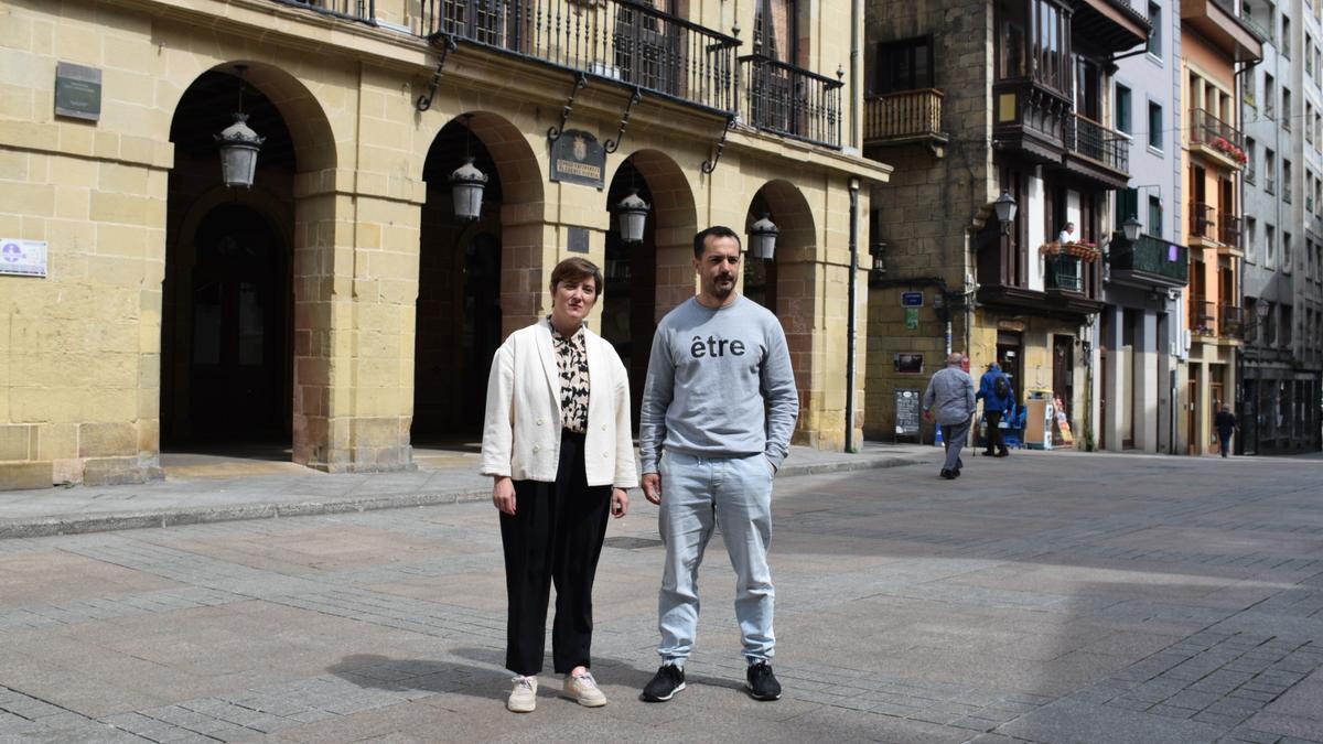 La alcaldesa y el concejal de Servicios Sociales