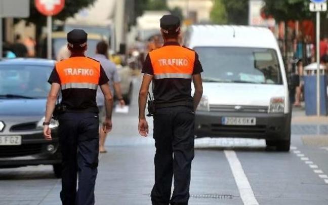 Dos agentes de Movilidad de Donostia / N.G Dos agentes de Movilidad de Donostia / N.G