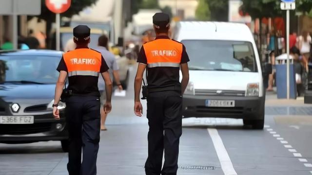 Dos agentes de Movilidad de Donostia / N.G