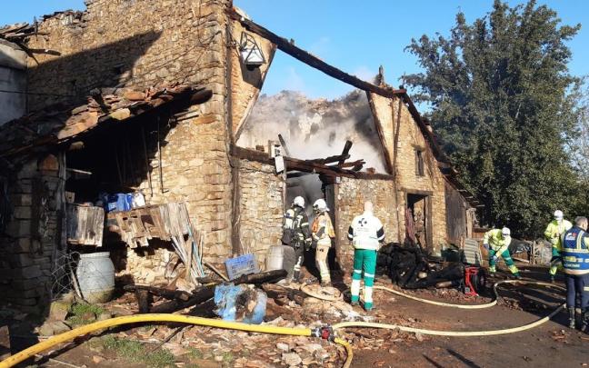 Caserío de Okondo en el que murieron tres hermanos octogenarios.