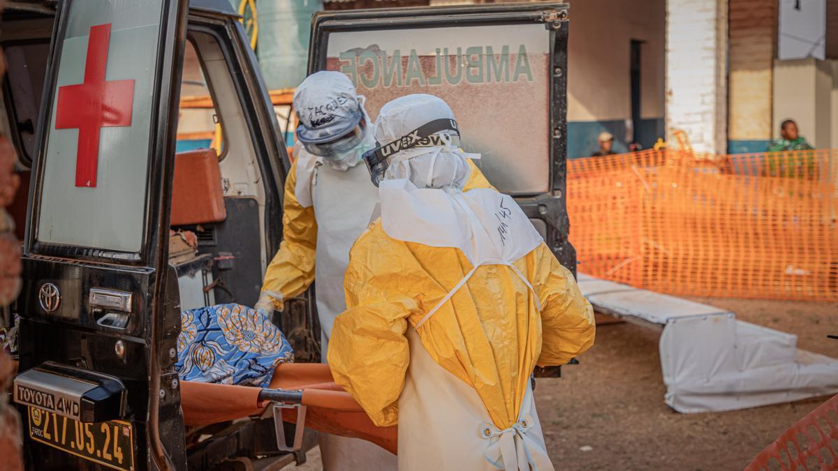 El actual brote tan solo está por detrás del que golpeó a África Occidental entre 2014 y 2016, que dejó unos 11.000 muertos y 28.000 contagios; y otro que afectó al este congoleño entre 2018 y 2020 y que causó 2.299