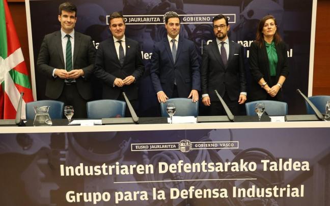 El lehendakari Imanol Pradales ha presidido el acto de constitución del Grupo para la Defensa Industrial junto al consejero Mikel Jauregi en el Kursaal de Donostia.