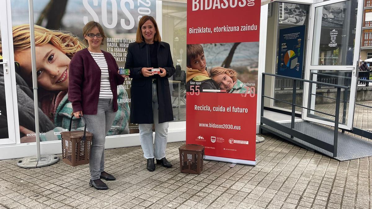 Leire Zubitur y Cristina Laborda esta mañana durante la presentación de la campaña.