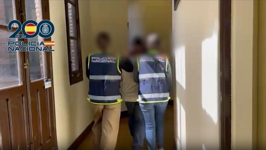 Detenido un hombre por estafar a jóvenes sudamericanos con la promesa de jugar en la élite del fútbol.