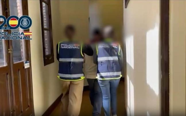 Detenido un hombre por estafar a jóvenes sudamericanos con la promesa de jugar en la élite del fútbol.