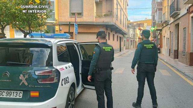 Agentes de la Guardia Civil en Gerena, Sevilla.