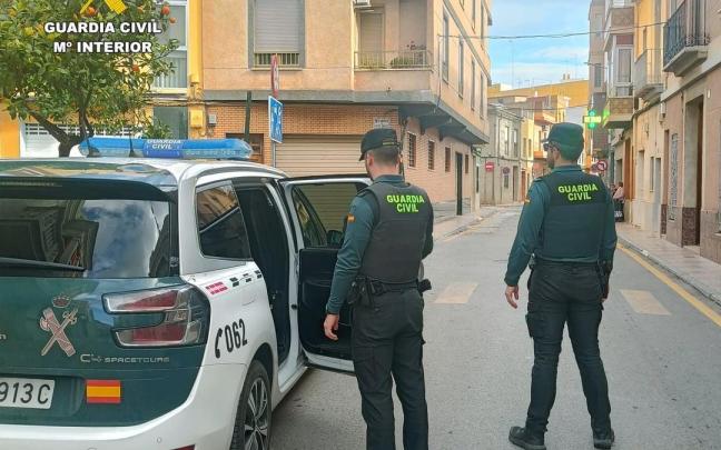 Agentes de la Guardia Civil en Gerena, Sevilla.