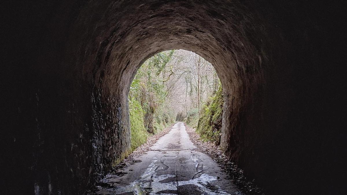 Salimos del tunel a continuar por la Via Verde