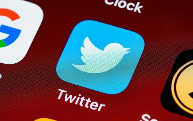 El clásico logo de Twitter con el pájaro.