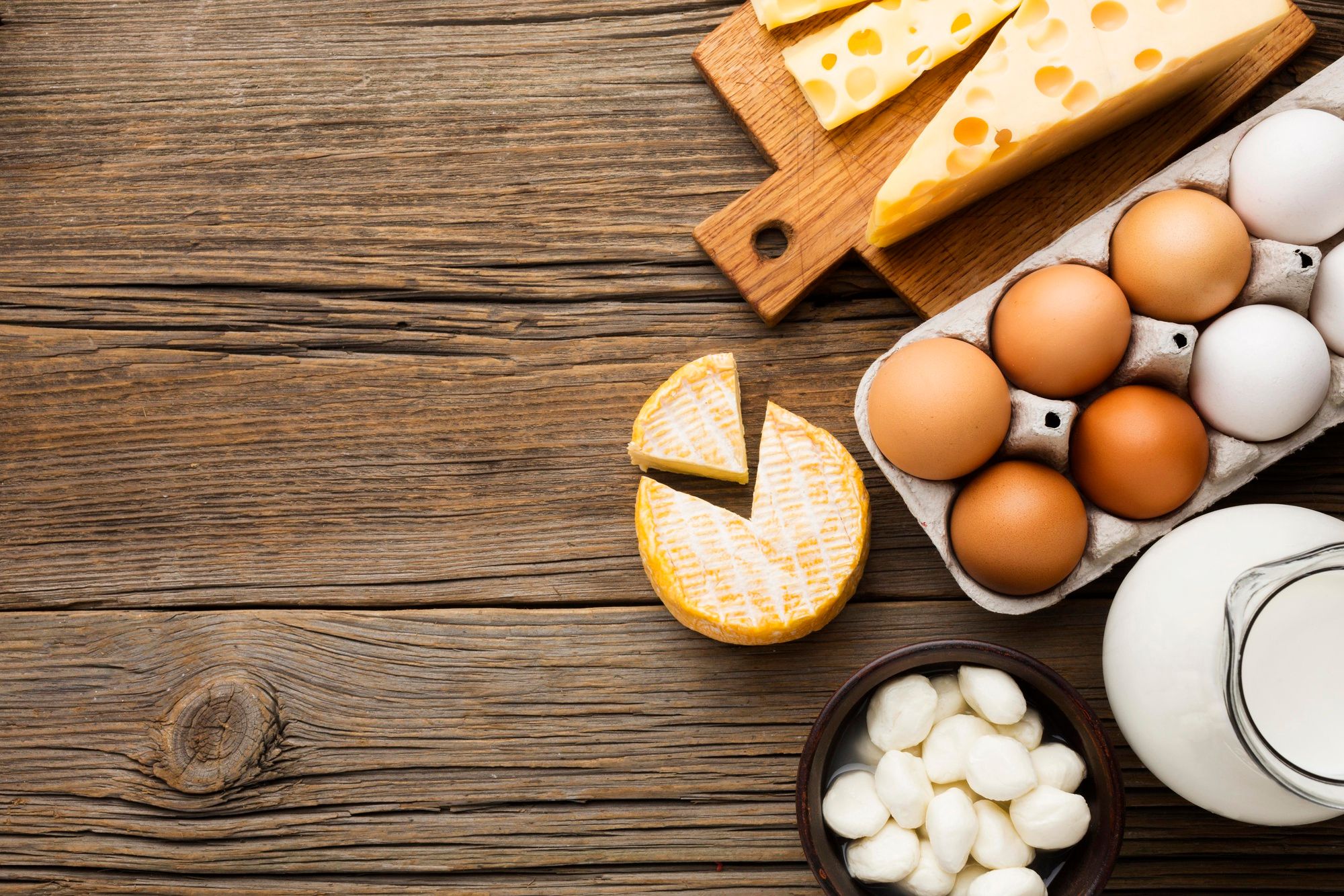 Los huevos y los lácteos son alimentos ricos en proteínas.