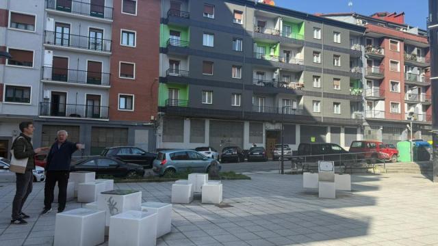 La instalación de la zona de juego conllevará la retirada de algunos de los elementos existentes en el parque.