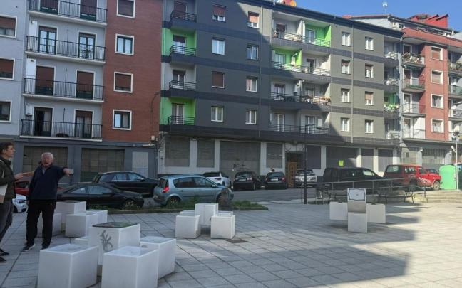 La instalación de la zona de juego conllevará la retirada de algunos de los elementos existentes en el parque.