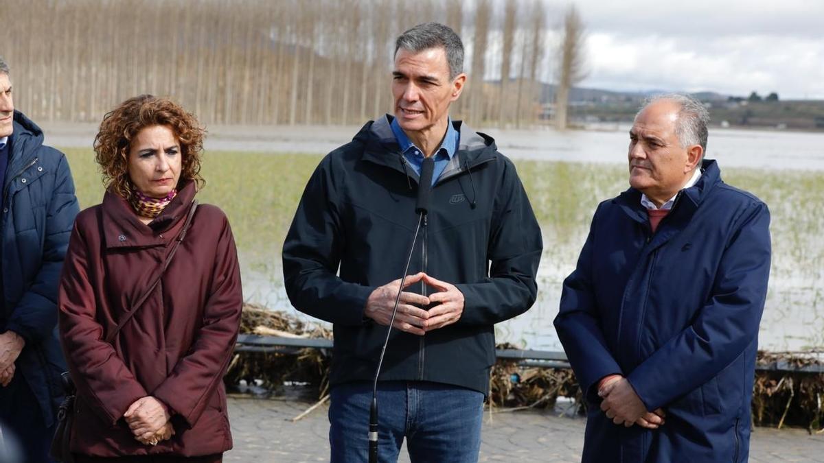 El presidente del Gobierno español, Pedro Sánchez, en una visita a Huétor Tájar (Granada) por el paso de borrascas.