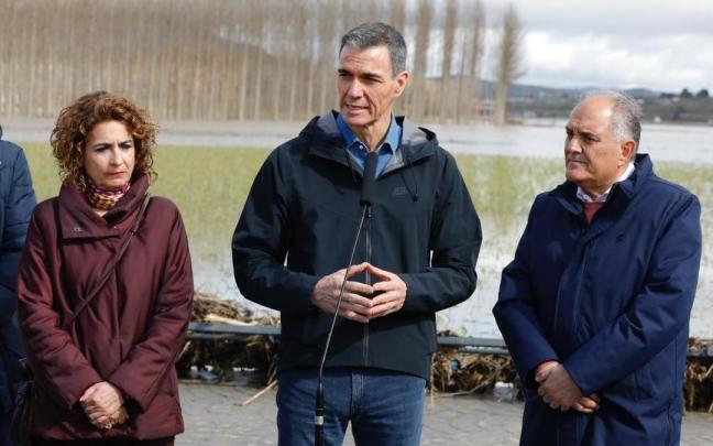 El presidente del Gobierno español, Pedro Sánchez, en una visita a Huétor Tájar (Granada) por el paso de borrascas.