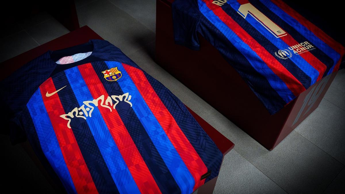 Camiseta que lucirá el Barcelona en el partido contra el Real Madrid del 19 de marzo con el logo de 'Motomami' de Rosalía.