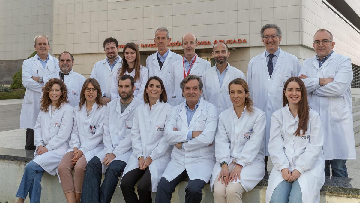 Investigadores del Cima y del Cancer Center Clínica Universidad de Navarra. Delante: Teresa Lozano, Maddalen Jiménez, Jon Celay, Marta Larráyoz, José Ángel Martínez-Climent, Mª José García Barchino y Amaia Etxe