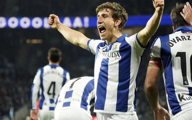 Aihen Muñoz celebrando un gol frente al Betis en Anoeta. / RUBEN PLAZA