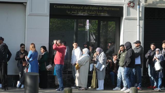 Colas en Bilbao ante en consulado de Marruecos