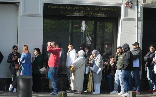 Colas en Bilbao ante en consulado de Marruecos