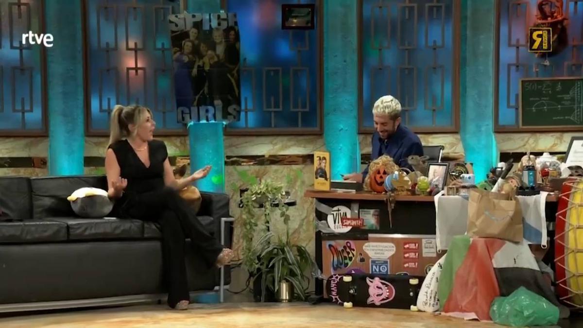 Valeria Ros junto a David Broncano en 'La Revuelta'