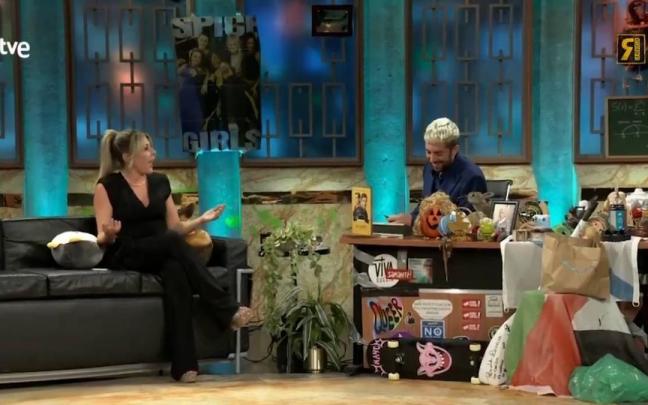 Valeria Ros junto a David Broncano en 'La Revuelta'