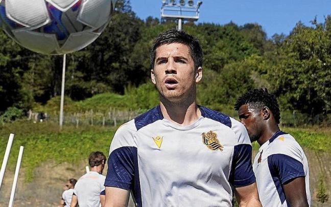Igor Zubeldia, en el entrenamiento previo al partido ante el Inter. / RUBEN PLAZA