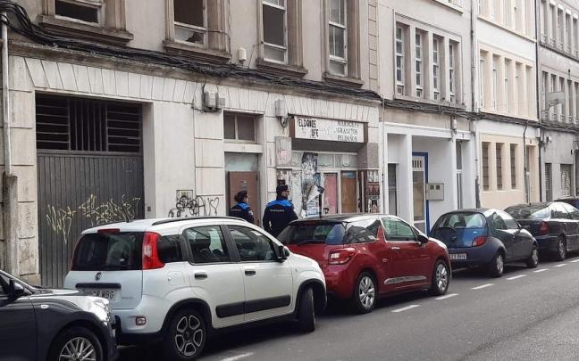 Agentes de la policía local patrullando por las calles de Lugo