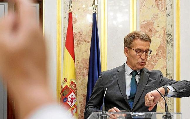 Alberto Núñez Feijóo ve cómo se le agota el tiempo ante una investidura condenada al fracaso. Alberto Núñez Feijóo ve cómo se le agota el tiempo ante una investidura condenada al fracaso.