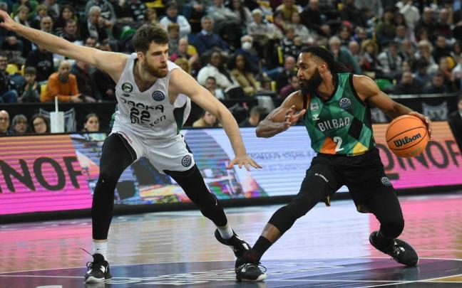 Adam Smith, en el encuentro contra el Darussafaka de la pasada Basketball Champions League. Adam Smith, en el encuentro contra el Darussafaka de la pasada Basketball Champions League.